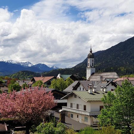 Bunter Hirsch Ferienwohnung Im Garmischer Zentrum ภายนอก รูปภาพ