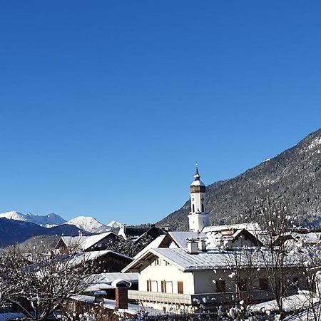 Bunter Hirsch Ferienwohnung Im Garmischer Zentrum ภายนอก รูปภาพ
