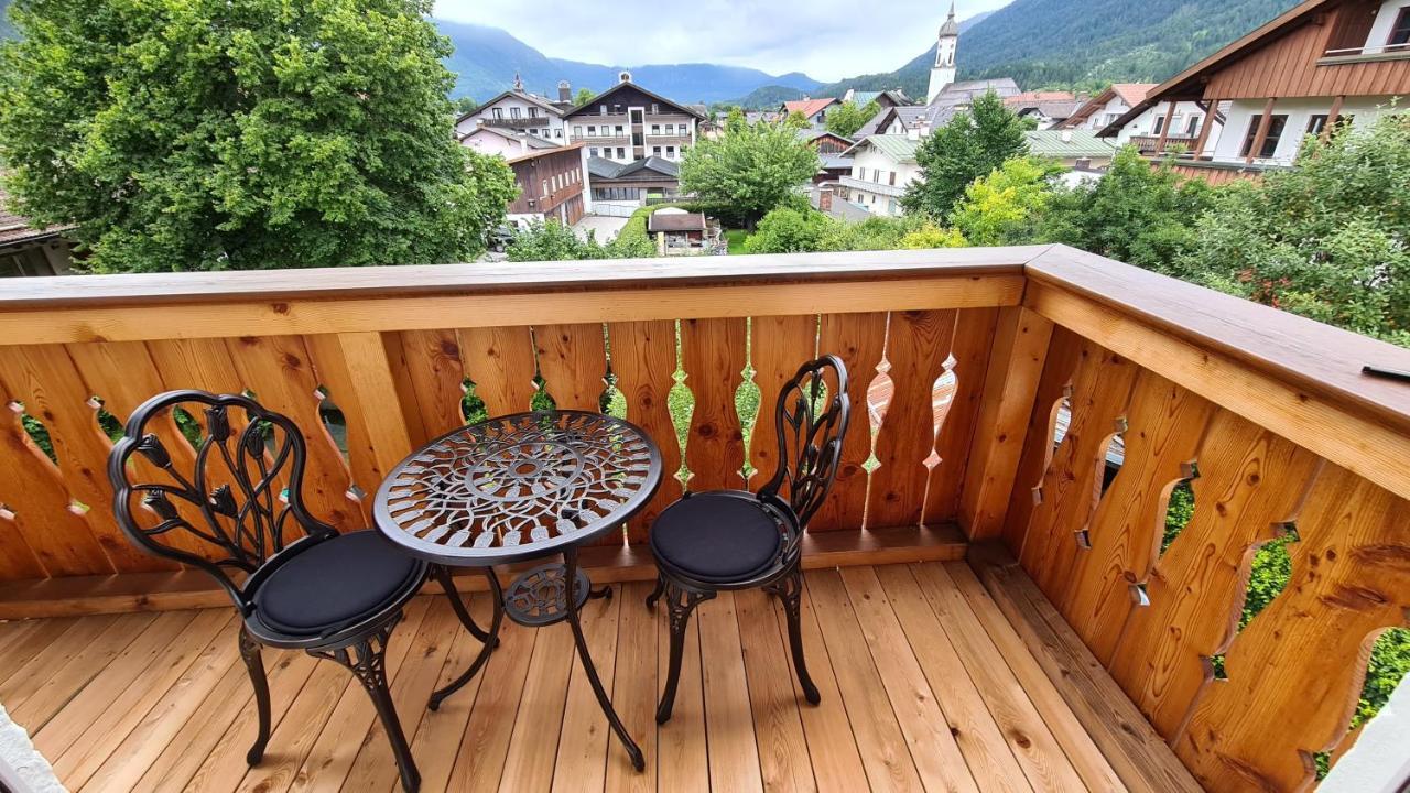 Bunter Hirsch Ferienwohnung Im Garmischer Zentrum ภายนอก รูปภาพ
