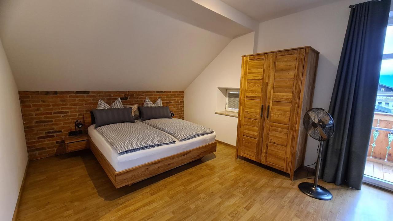 Bunter Hirsch Ferienwohnung Im Garmischer Zentrum ภายนอก รูปภาพ